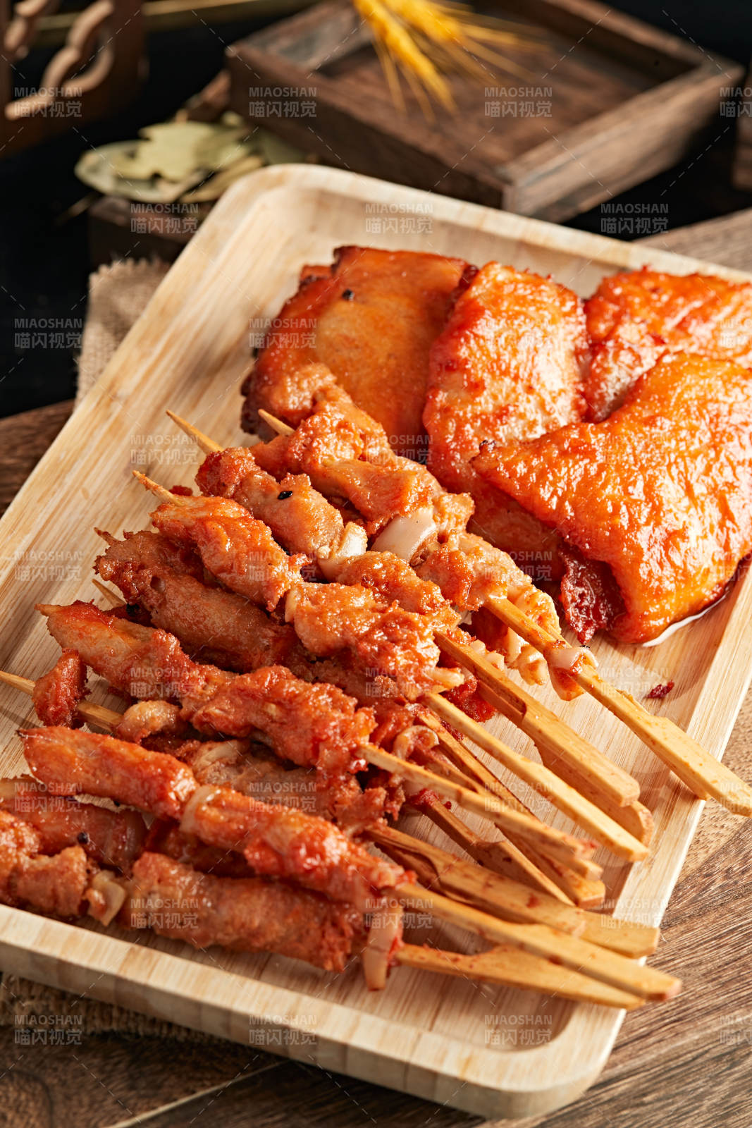 炸鸡胸肉骨肉相连拼图片