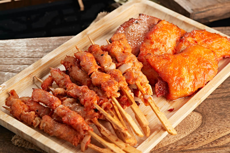 炸鸡胸肉骨肉相连拼图片