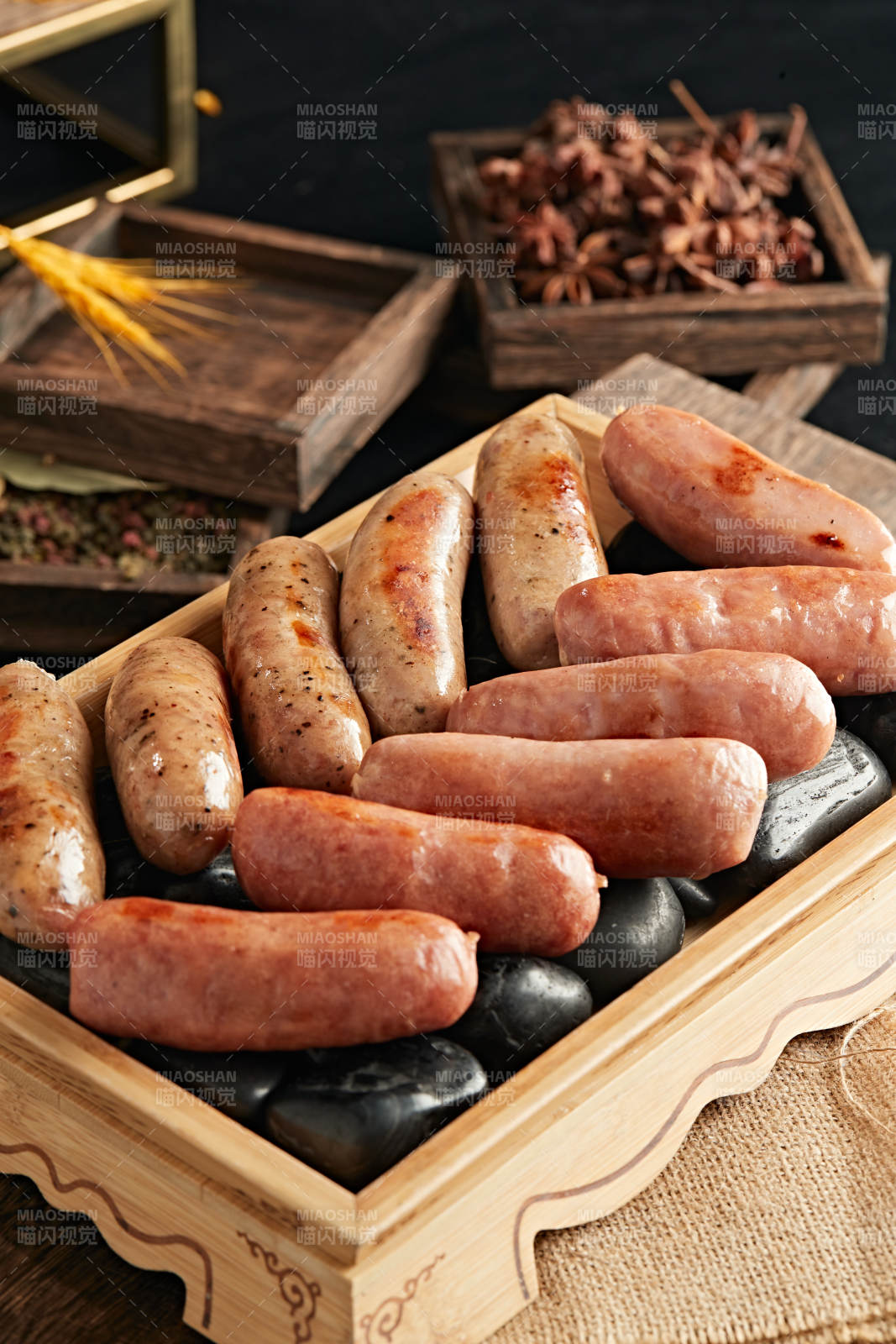 风味鹅卵石烤台湾纯肉肠图片