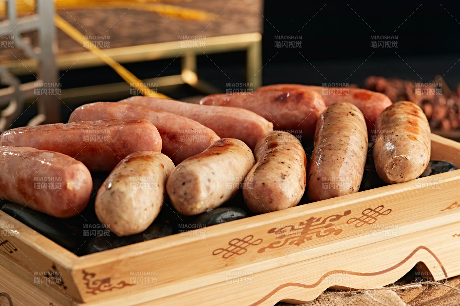 风味鹅卵石烤台湾纯肉肠图片