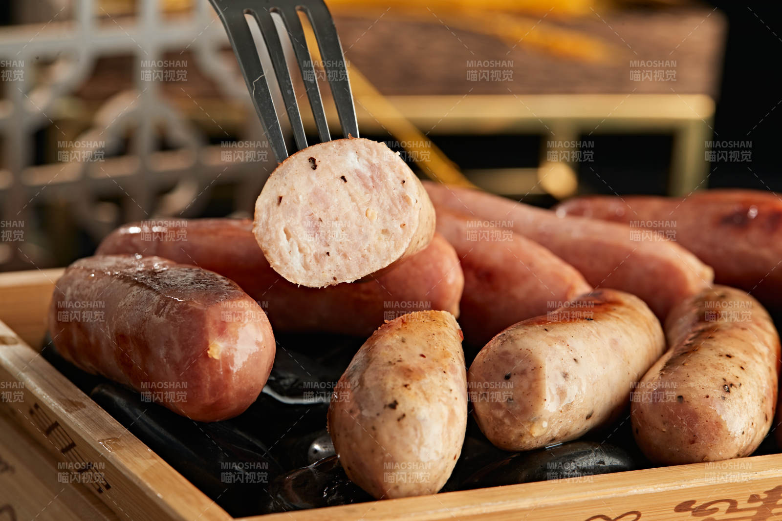 风味鹅卵石烤台湾纯肉肠图片