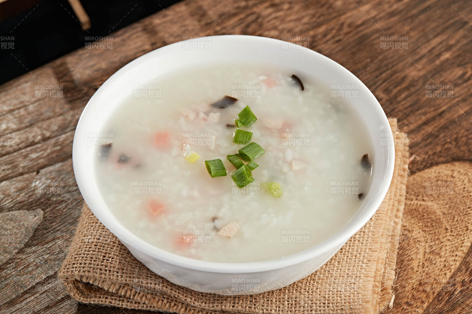 皮蛋火腿瘦肉粥图片