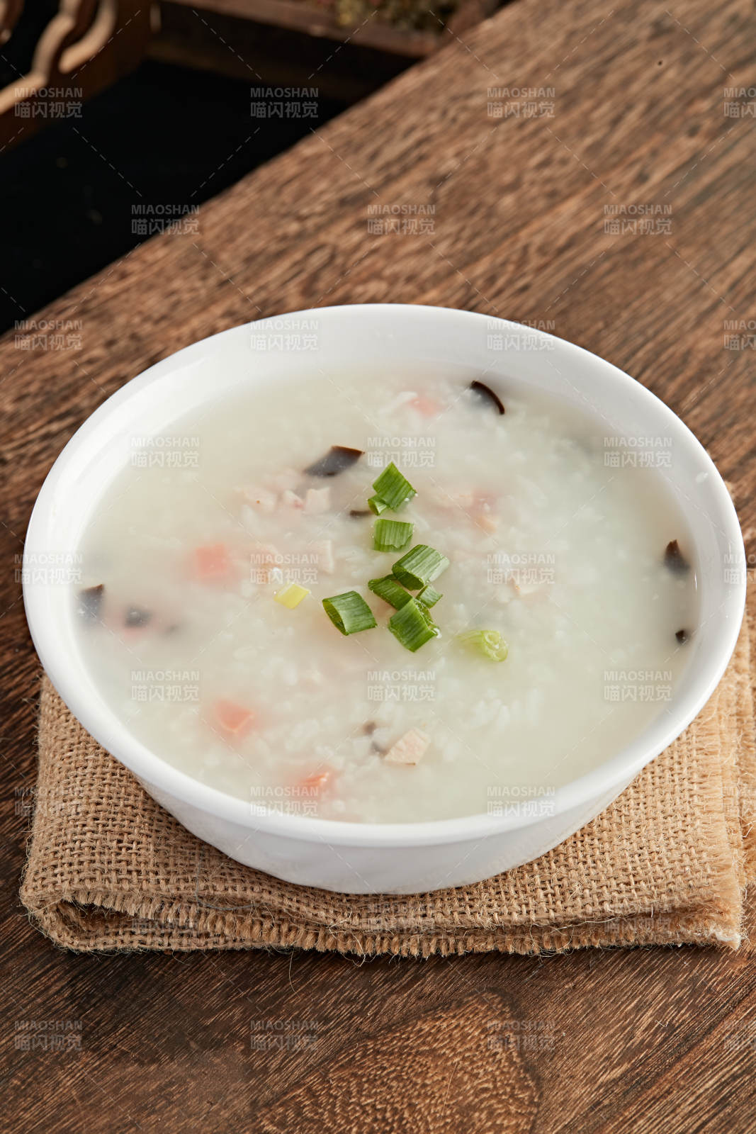 皮蛋火腿瘦肉粥图片