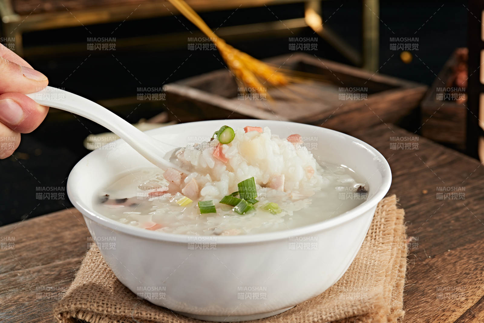 皮蛋火腿瘦肉粥图片