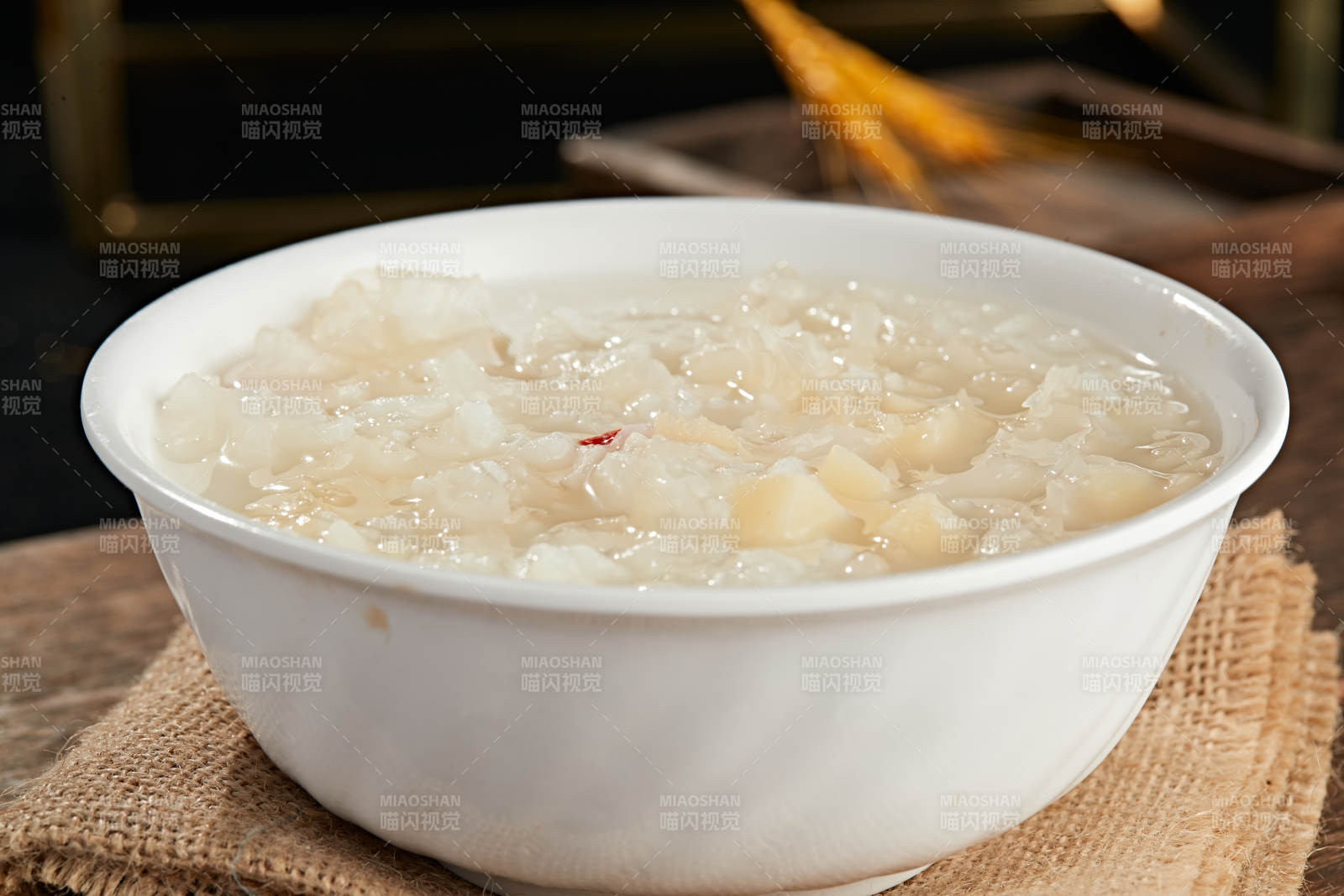 枸杞银耳白米粥图片