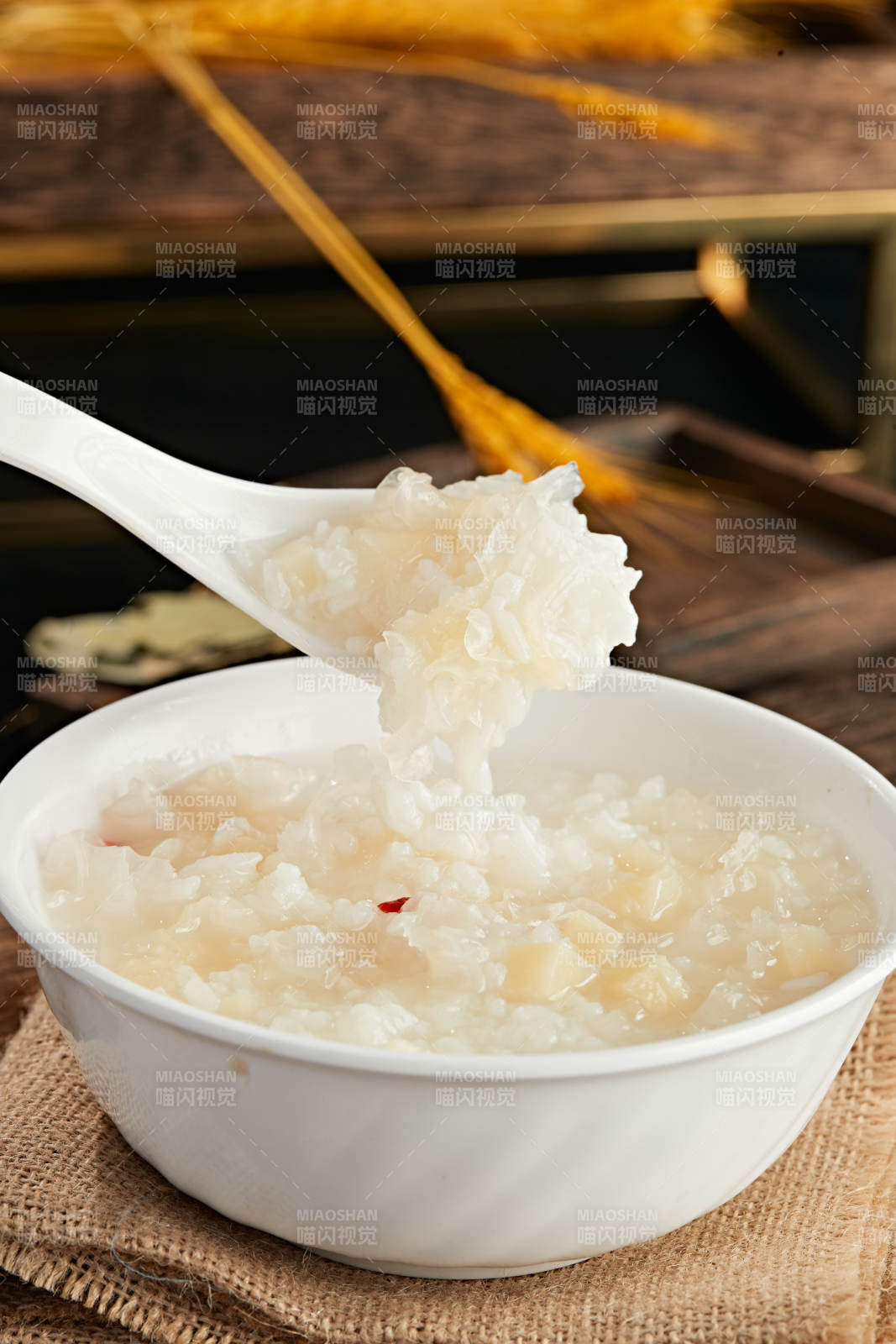 枸杞银耳白米粥图片