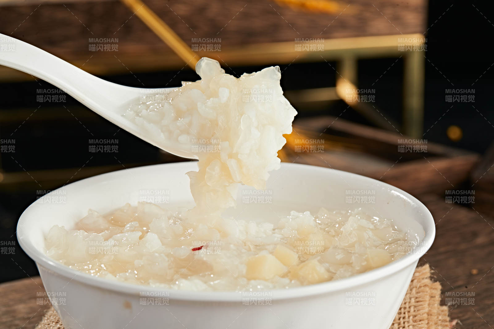 枸杞银耳白米粥图片