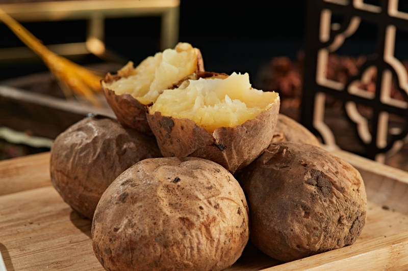 童年回忆小吃烤土豆烤山药图片