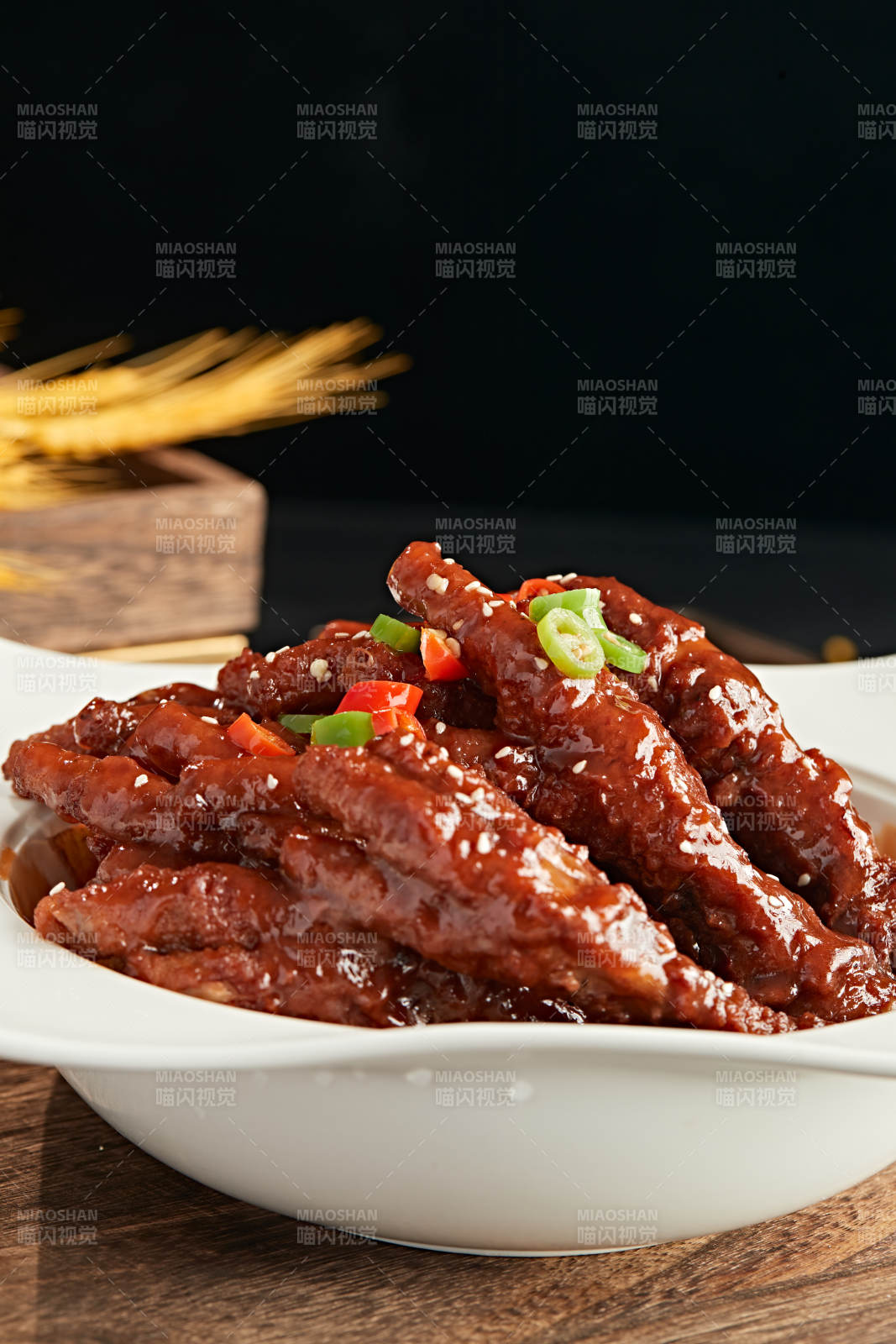 红油卤味虎皮鸡脚图片