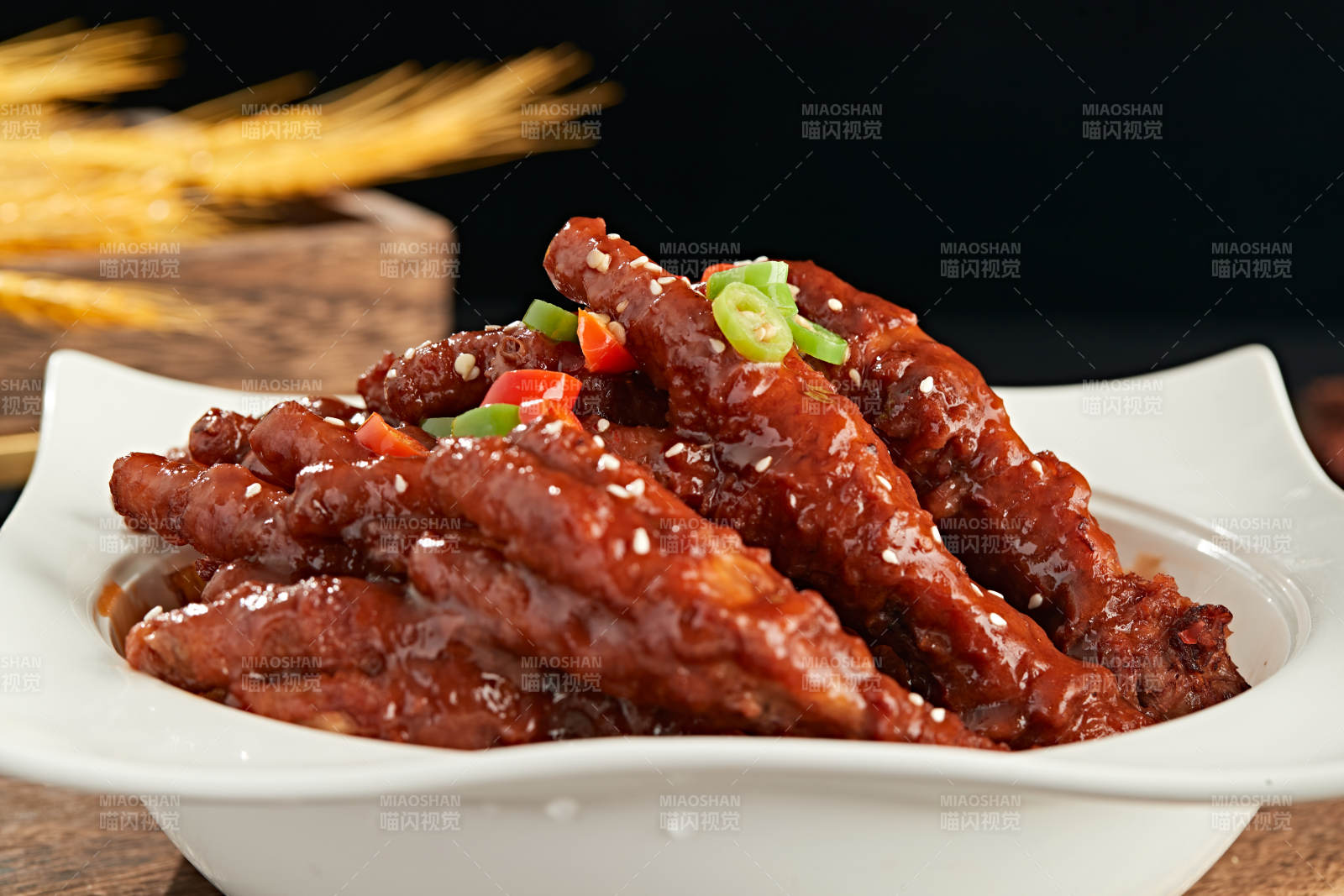 红油卤味虎皮鸡脚图片