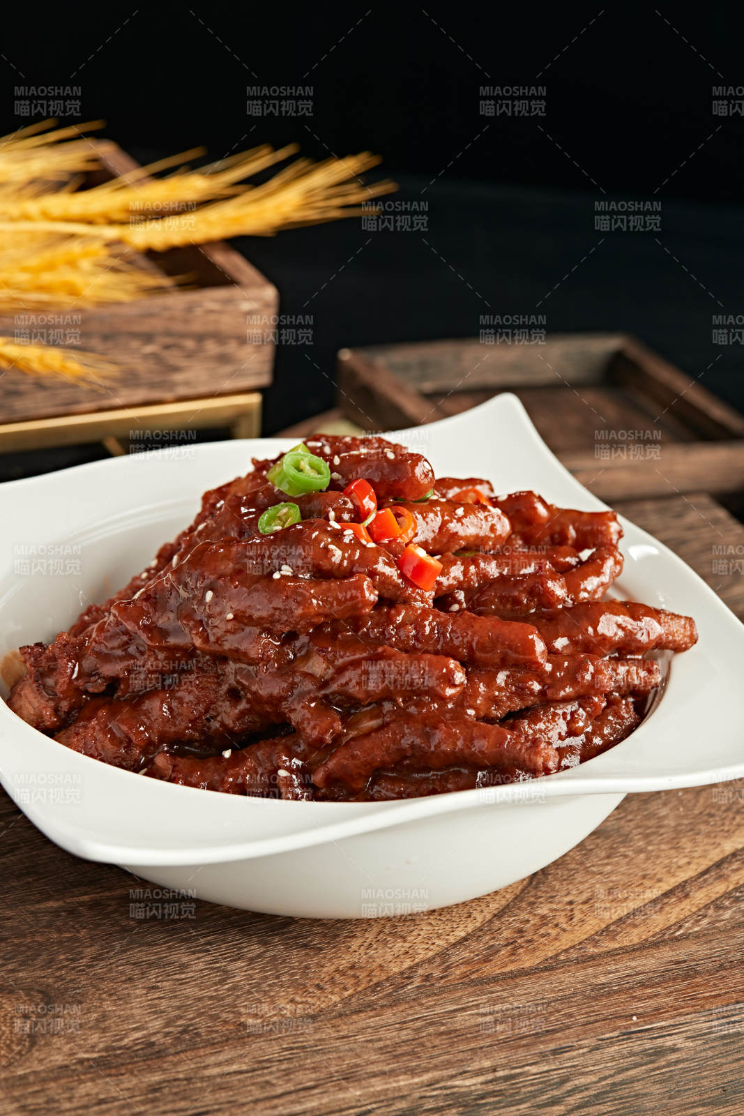 红油卤味虎皮鸡脚图片