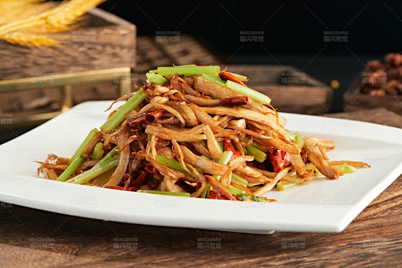 西芹辣炒杏鲍菇丝图片