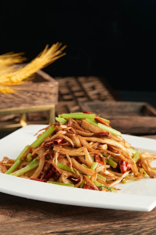 西芹辣炒杏鲍菇丝图片