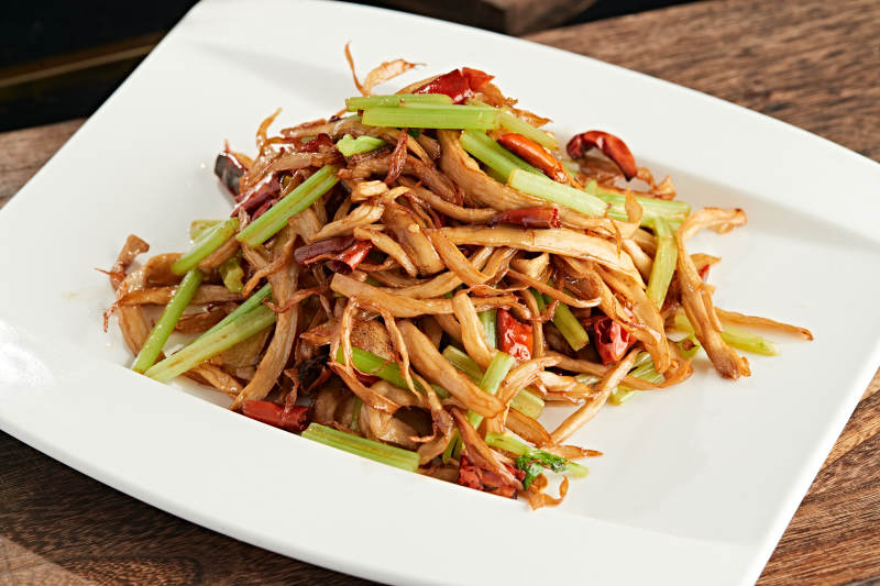 西芹辣炒杏鲍菇丝图片