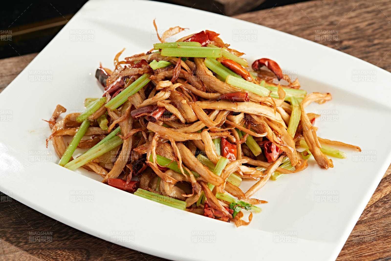 西芹辣炒杏鲍菇丝图片