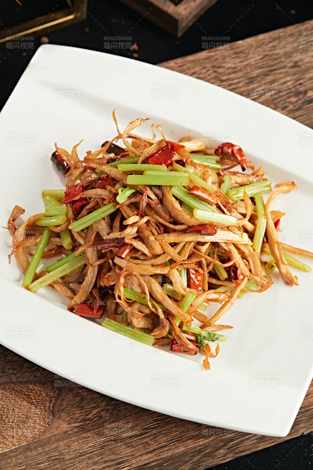 西芹辣炒杏鲍菇丝图片