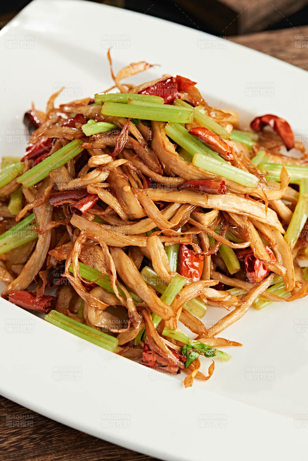 西芹辣炒杏鲍菇丝图片