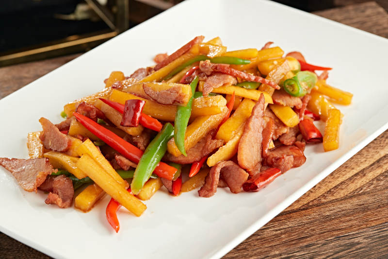 杭椒腊肉炒薯条图片