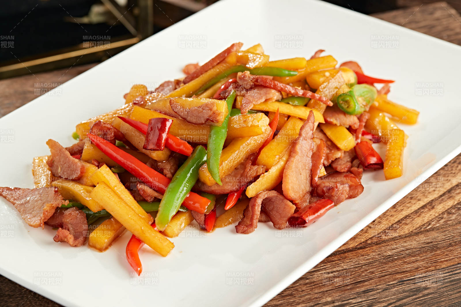 杭椒腊肉炒薯条图片