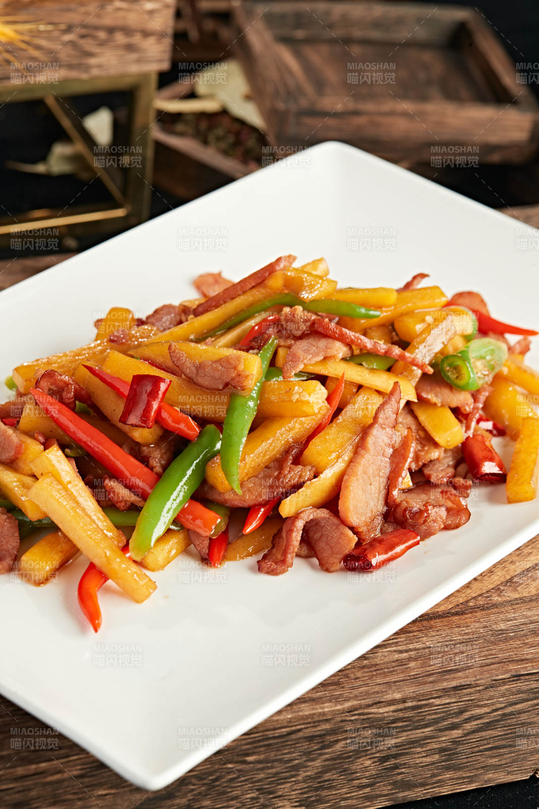 杭椒腊肉炒薯条图片