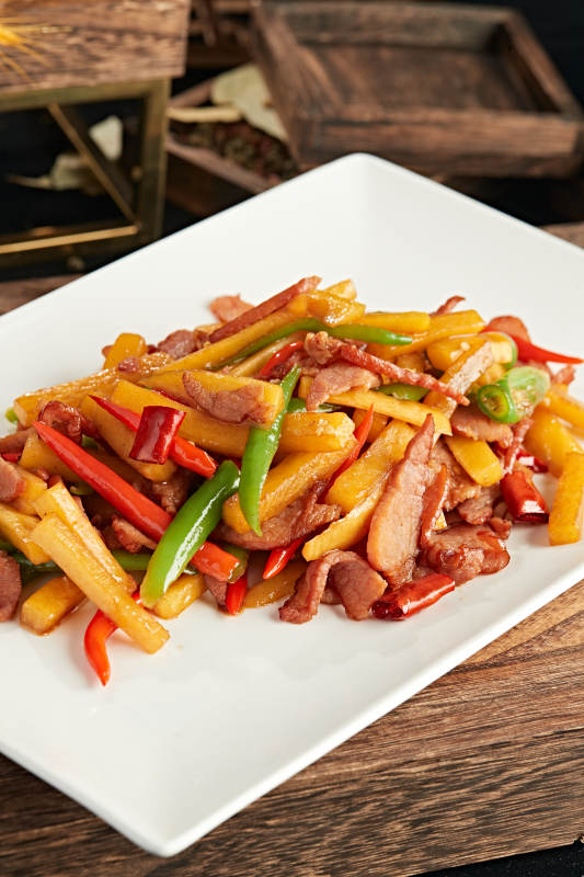 杭椒腊肉炒薯条图片
