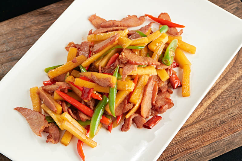 杭椒腊肉炒薯条图片