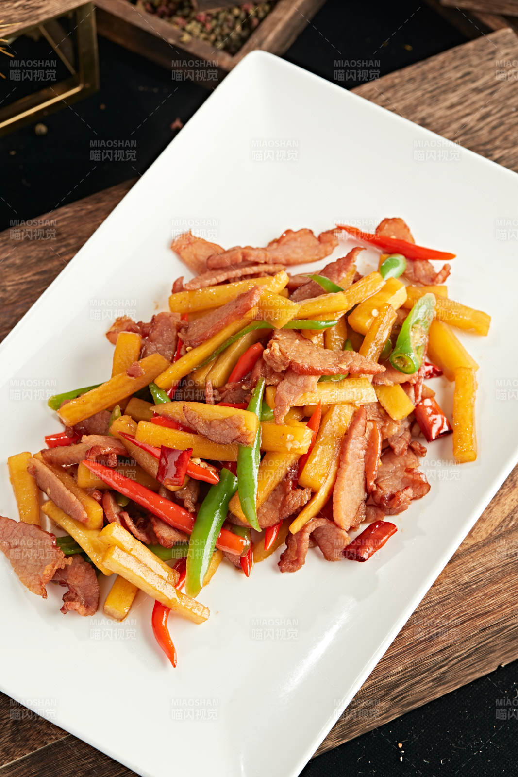 杭椒腊肉炒薯条图片