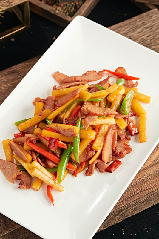 杭椒腊肉炒薯条图片