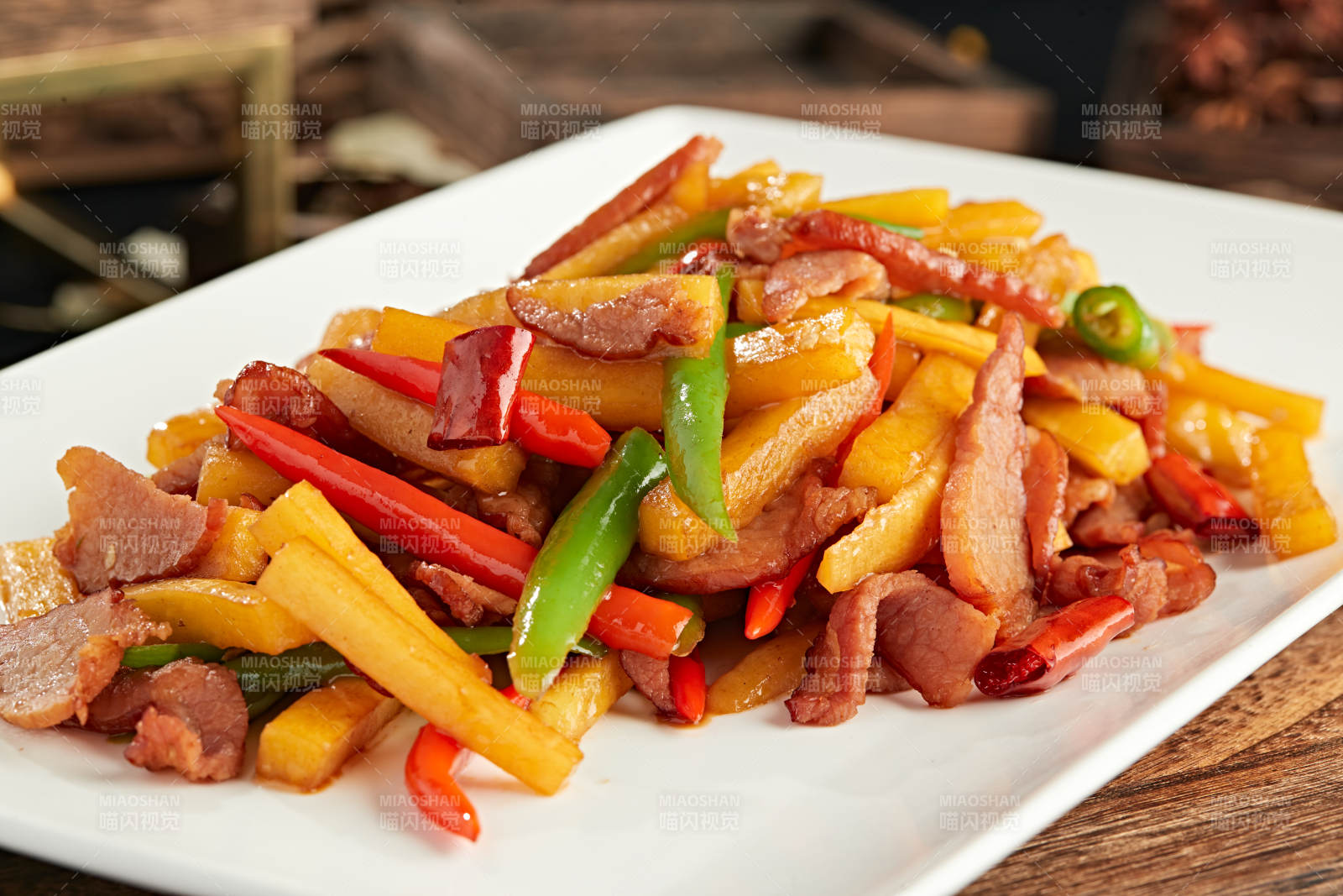 杭椒腊肉炒薯条图片