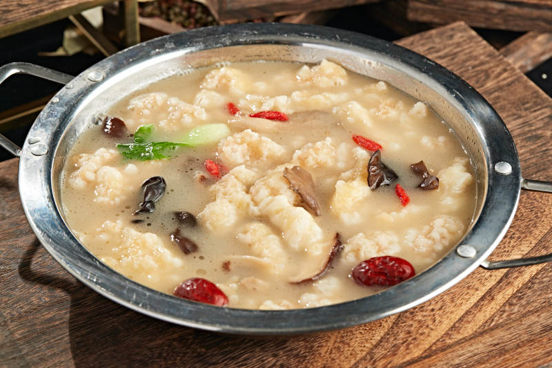 枸杞木耳红枣滋补奶汤鱼片图片