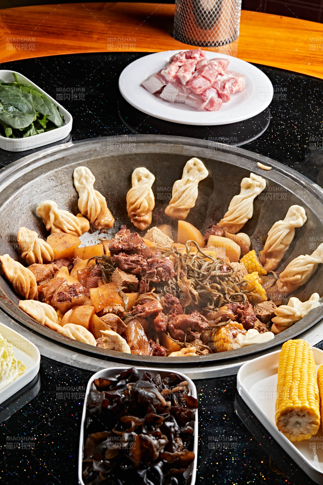东北铁锅乱炖图片