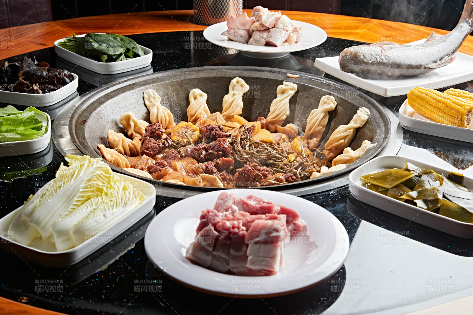 东北铁锅乱炖图片