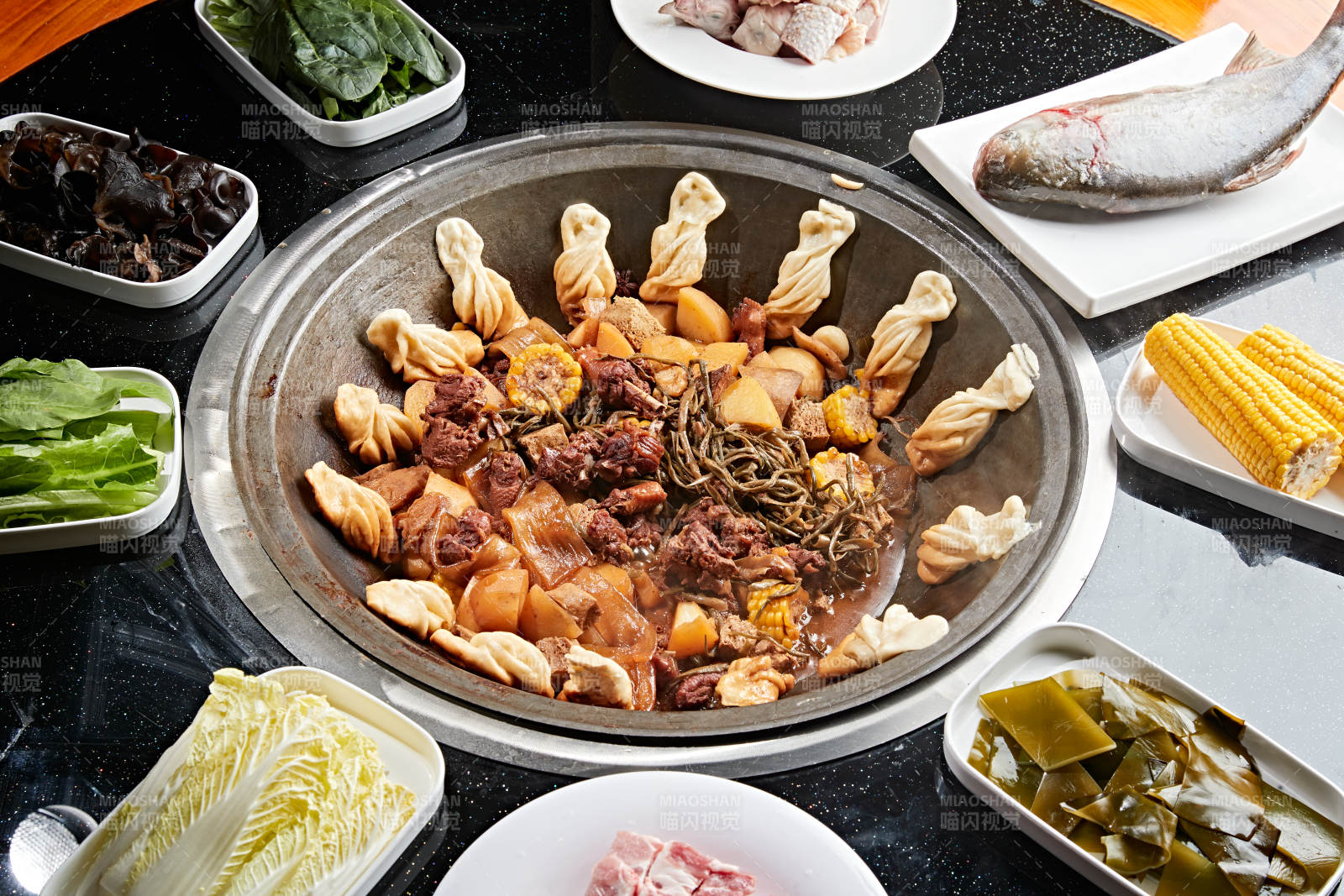 东北铁锅乱炖图片