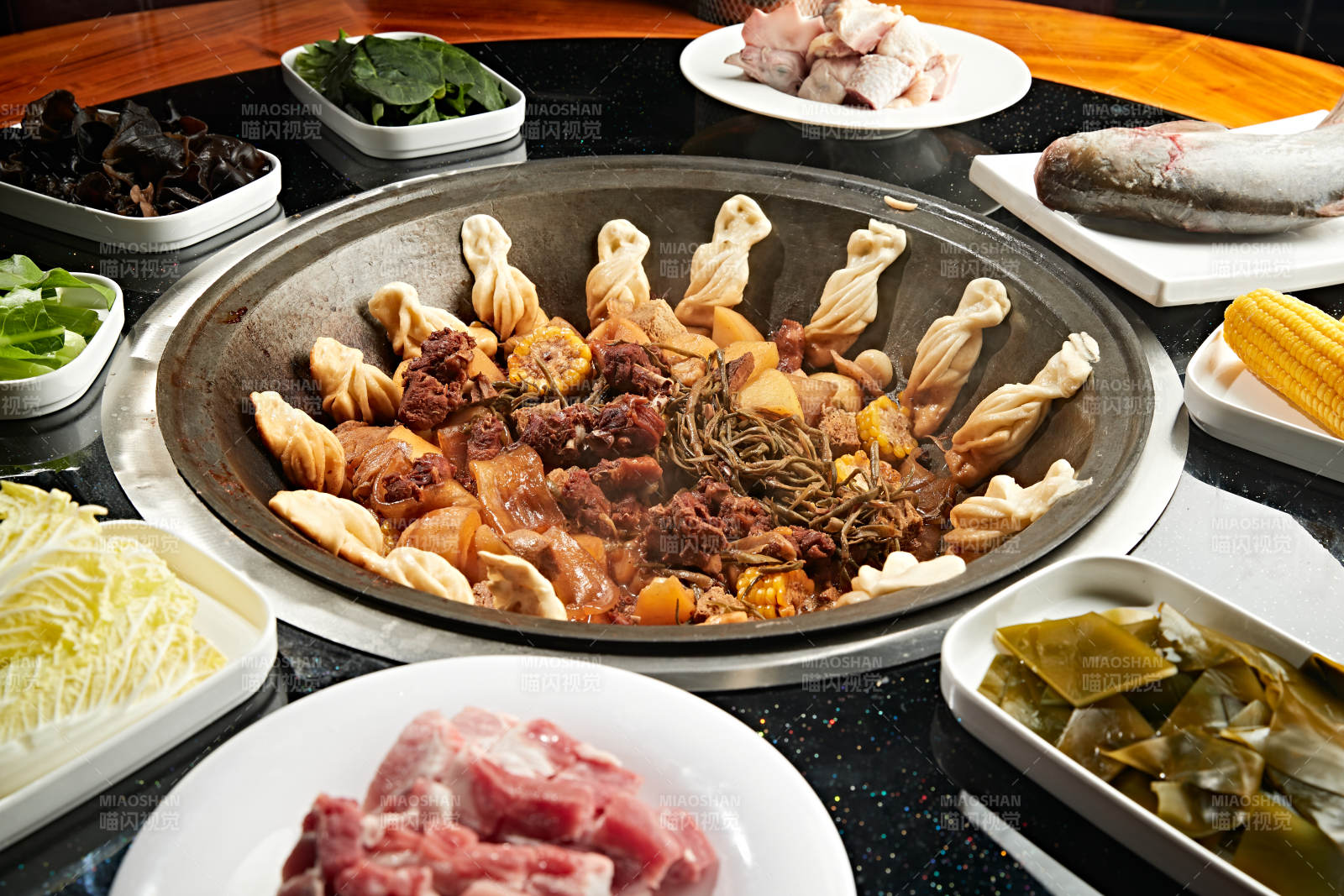 东北铁锅乱炖图片