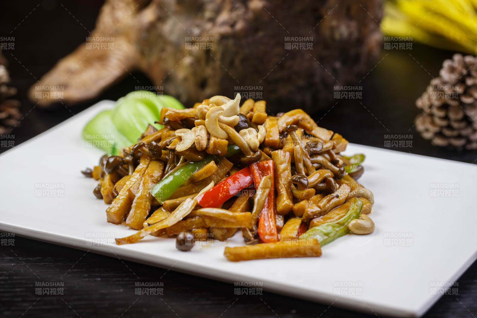 XO酱爆腰果杂菌图片