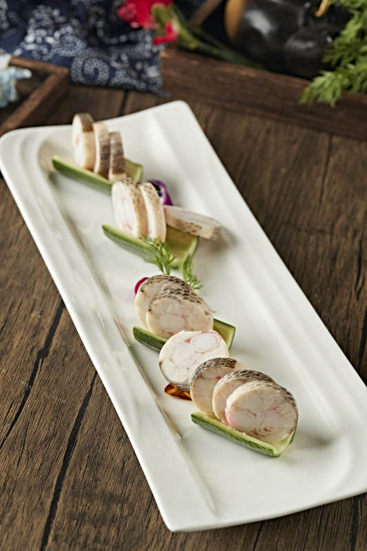 鳕鱼卷包蟹腿肉切片图片