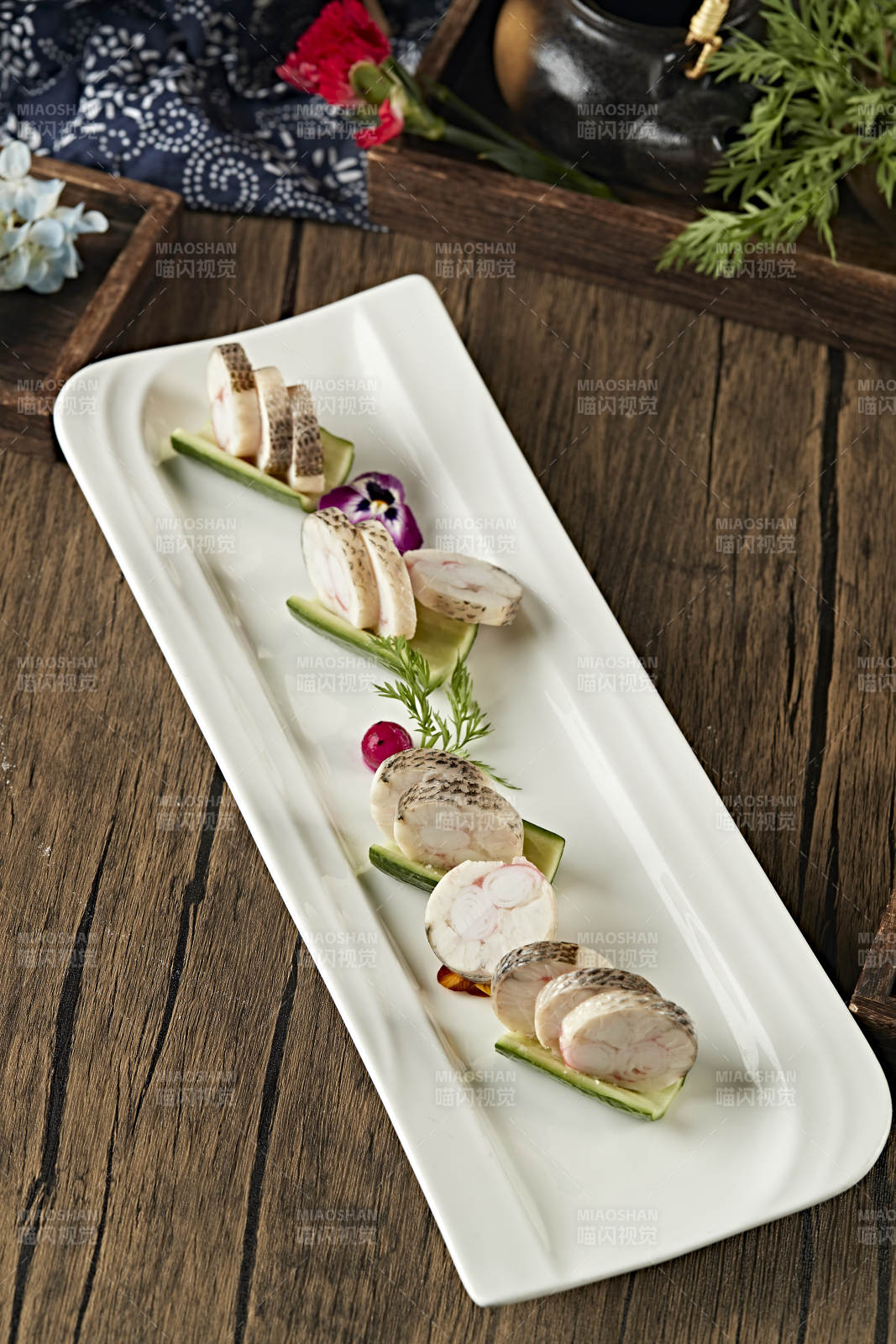 鳕鱼卷包蟹腿肉切片图片