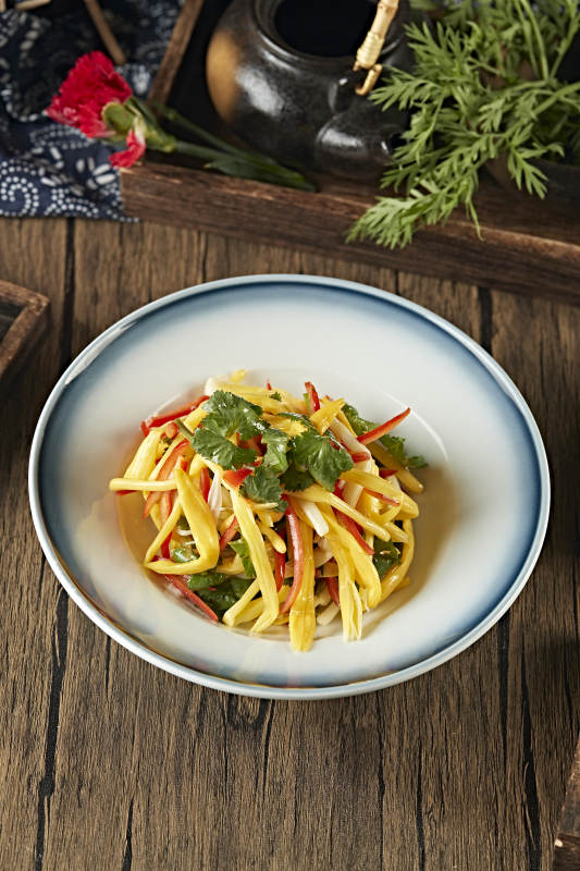 彩椒丝香菜叶巧拌野生黄花菜图片