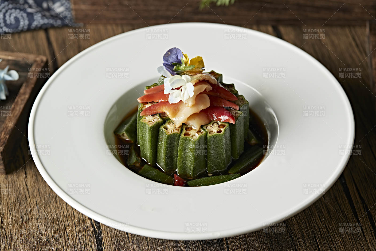 捞汁秋葵北极贝图片