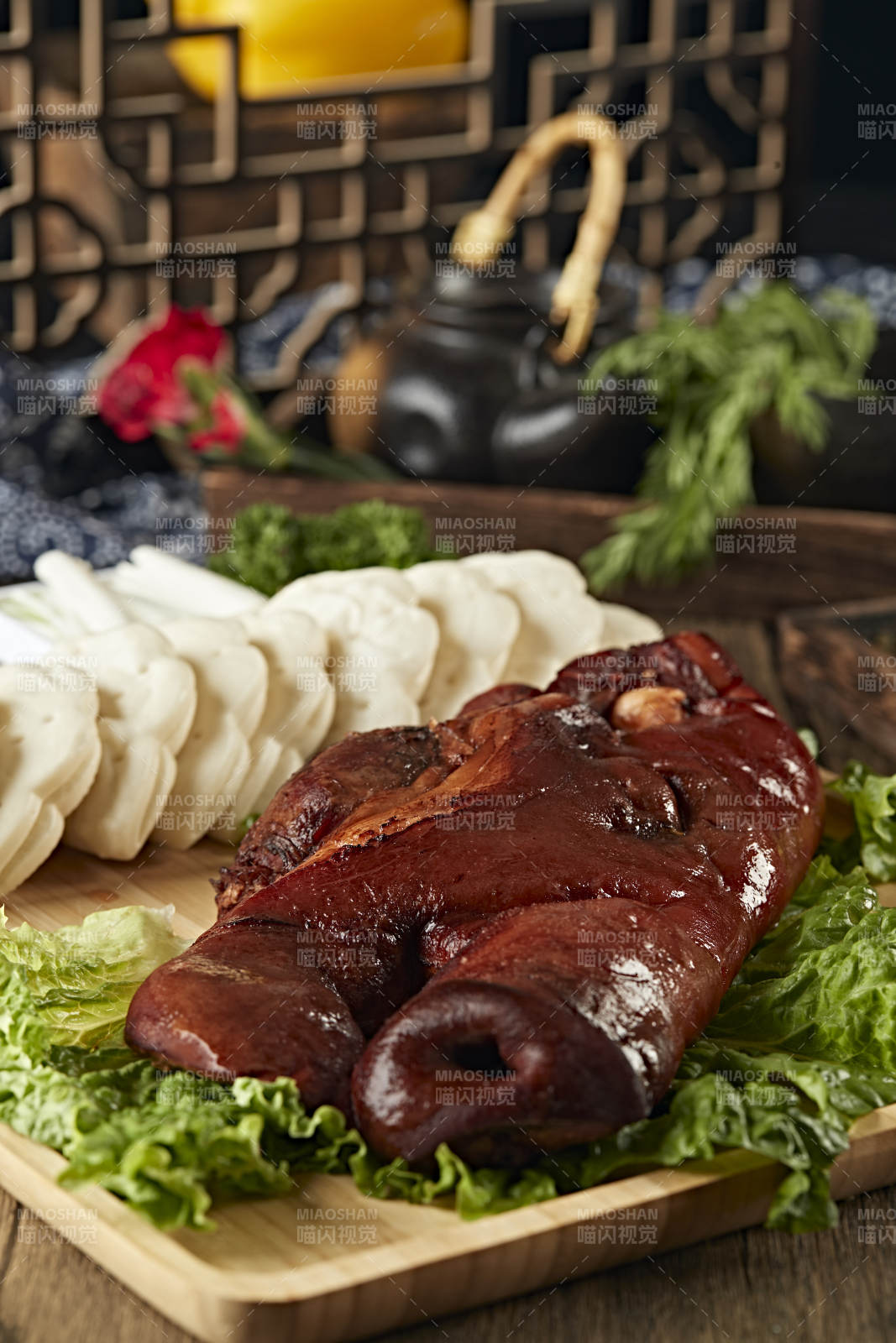 烟熏卤味猪脸猪头肉配锅盔蘸酱菜图片