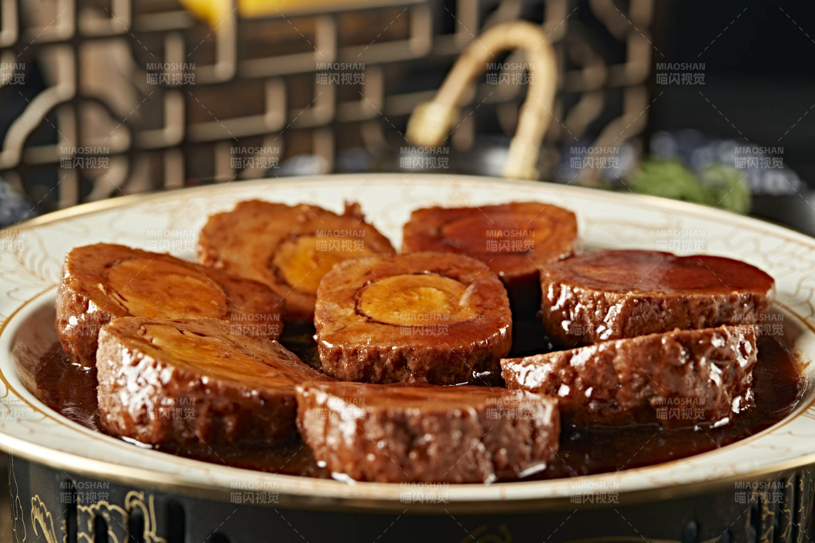 浇汁红烧凤眼丸子图片