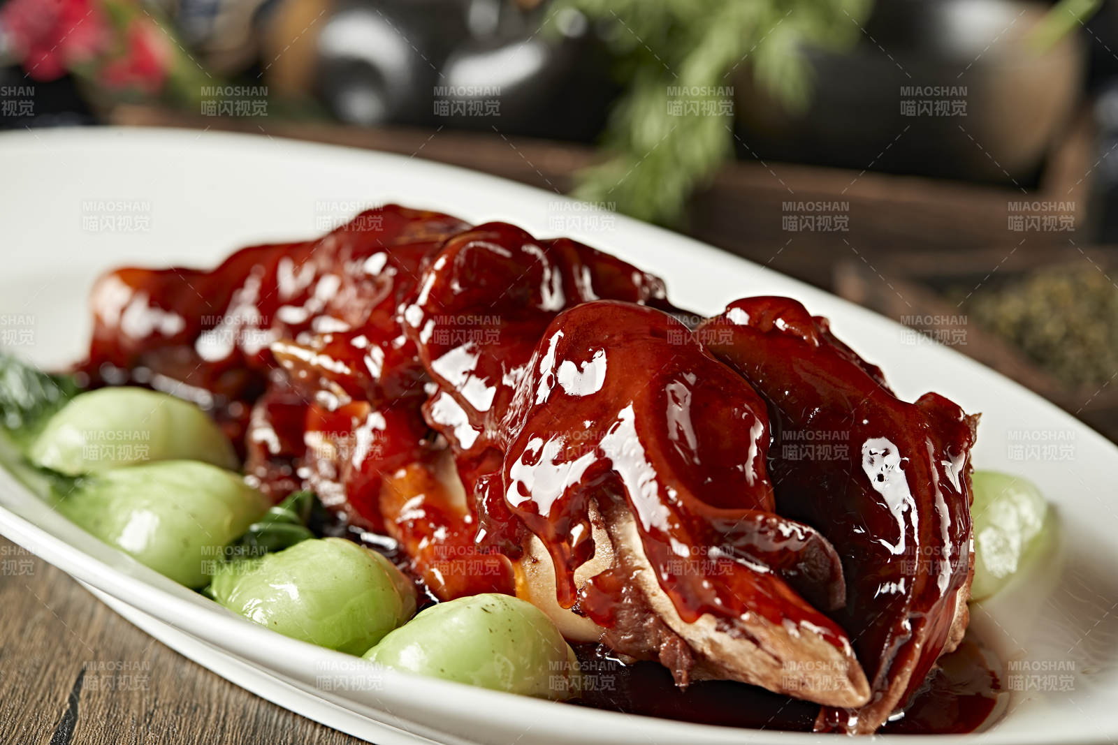 浇汁红烧软糯大牛蹄图片