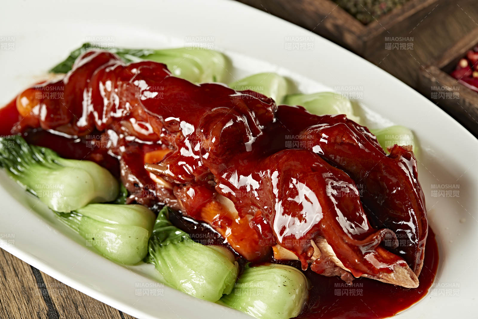 浇汁红烧软糯大牛蹄图片