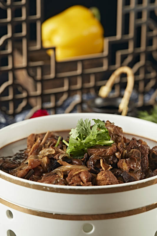 东北名菜小鸡炖蘑菇图片