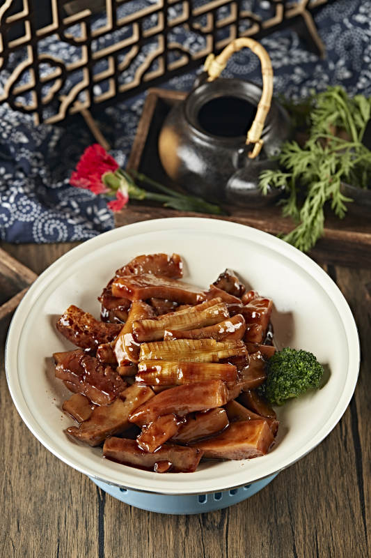 经典鲁菜葱烧海参图片