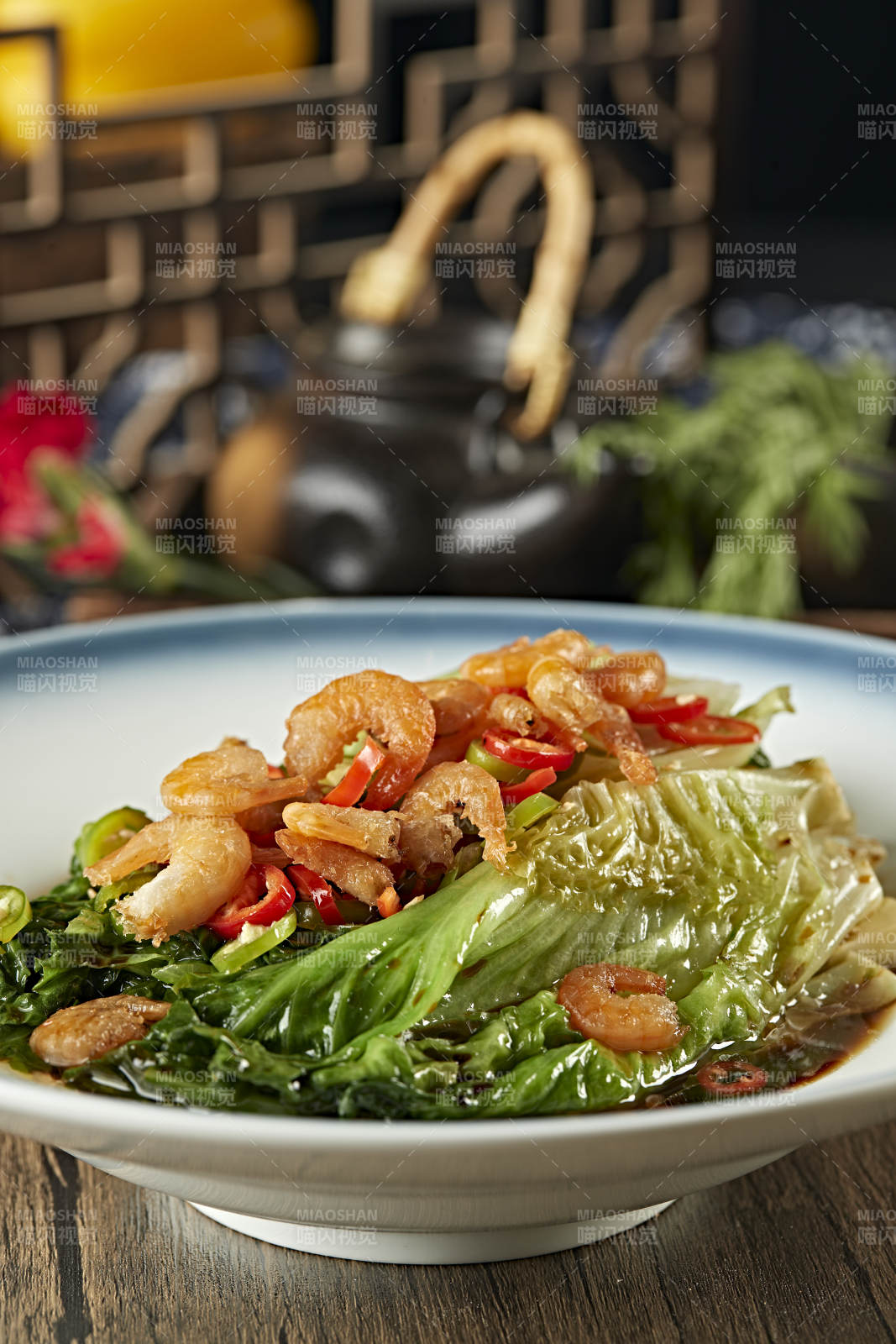 浇汁虾干生菜图片