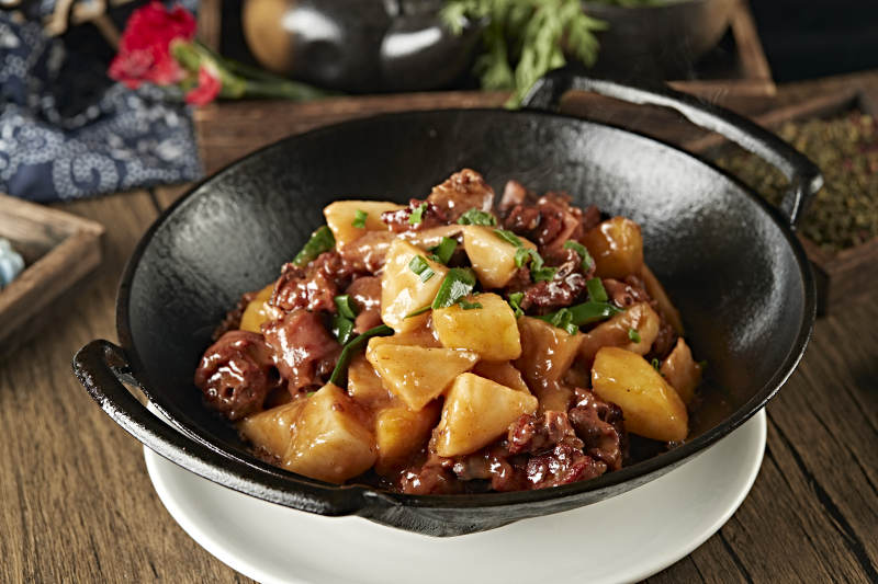 锅仔土豆烧鸡块图片