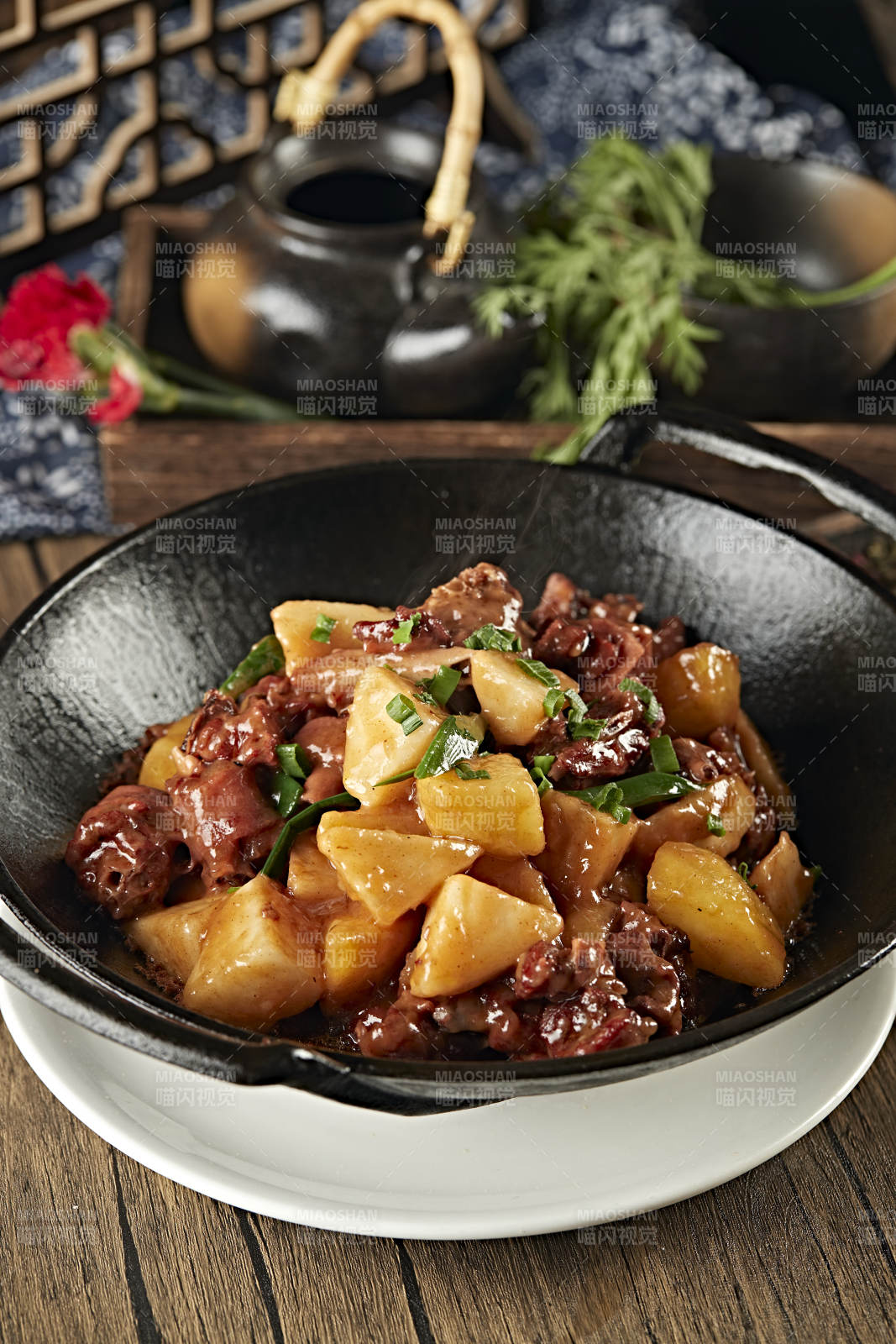 锅仔土豆烧鸡块图片