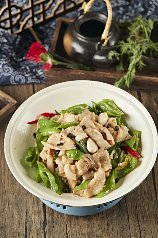 爆炒尖椒豆豉蒜香五花肉图片