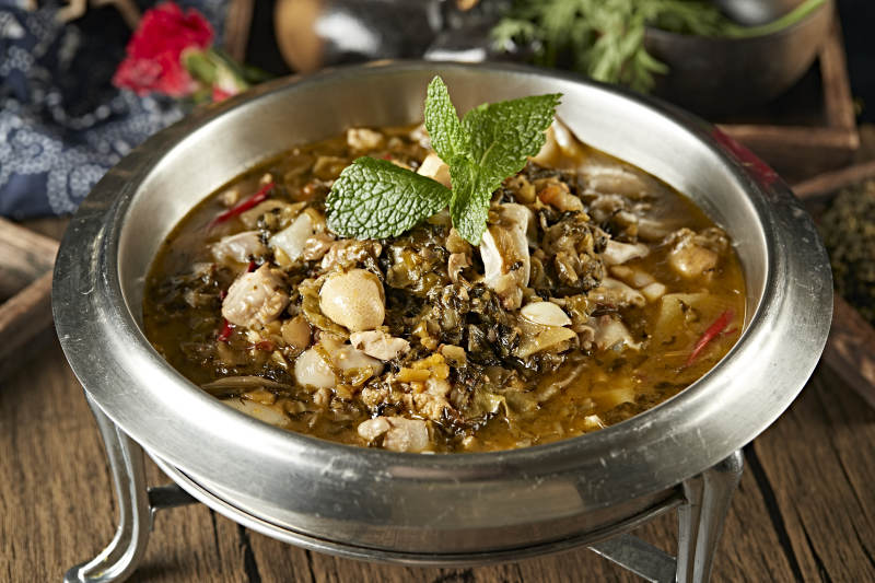 酸汤酸菜炖鱼杂图片